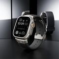 Apple Watch (42/44/SE/45/46/49mm) -silikonirannekkeen, jossa on titaaniliitin